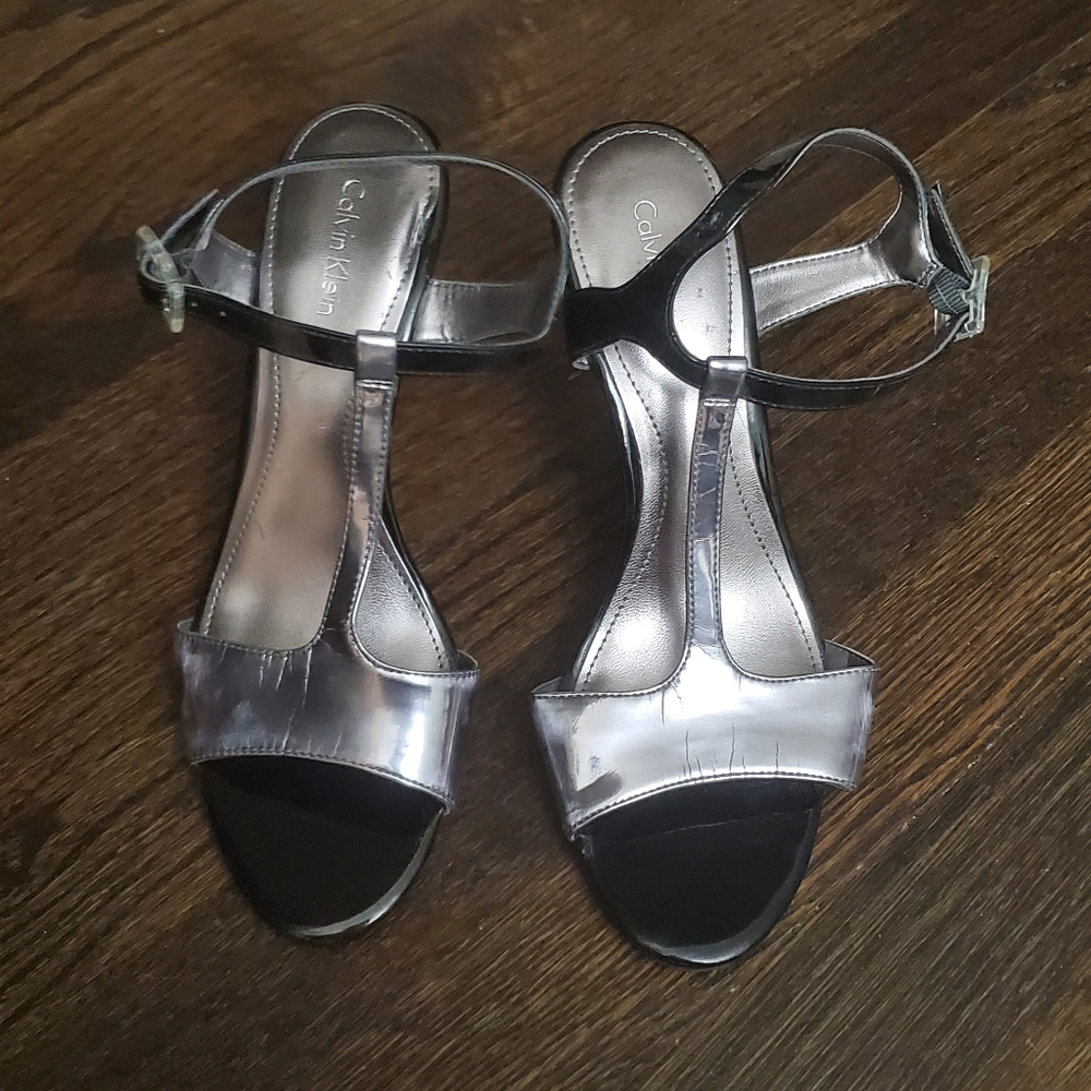 **Gently Worn** Clear bottom wedge sandal